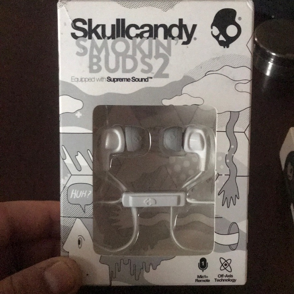 I have 2 pair of SkullCandy headphones never used.